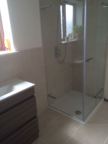 Corner shower: Swipe To View More Images